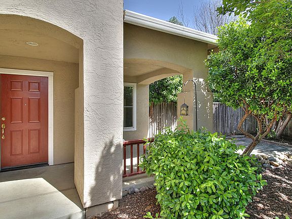 2nd image of 761 Vinca Ct