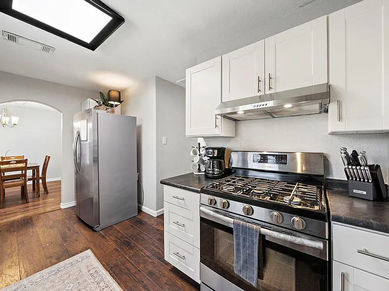 1206 Olive St — Photo 7