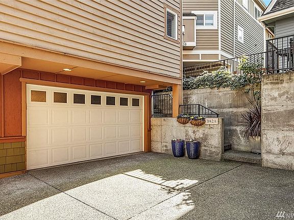 3rd image of 3142 Franklin Ave E #A