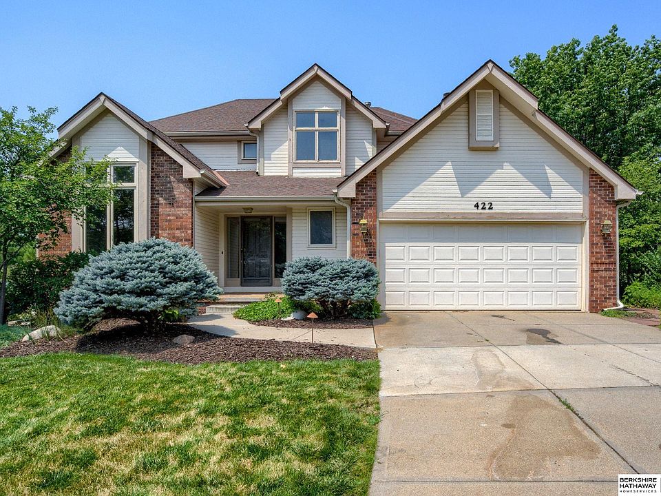 1st image of 422 N 162nd Cir