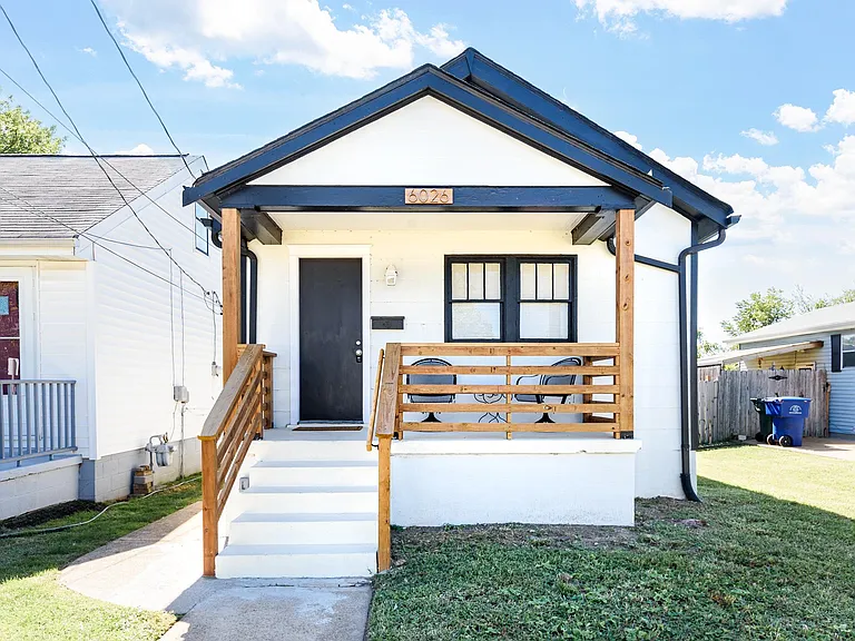 6026 Scanlan Ave — Photo 1