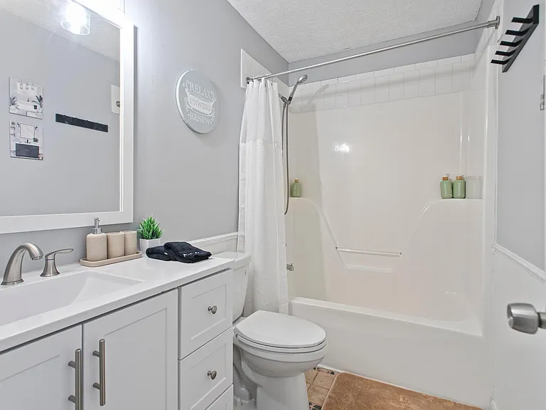 729 Sunny Field Ln — Photo 32
