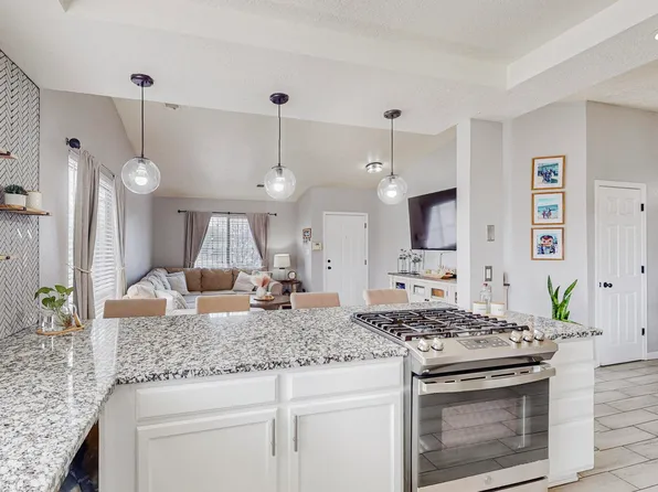 624 Sunbear Dr SW, Albuquerque, NM 87121