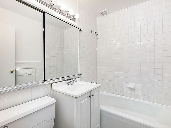 5th image of 154 W 70th St APT 5J