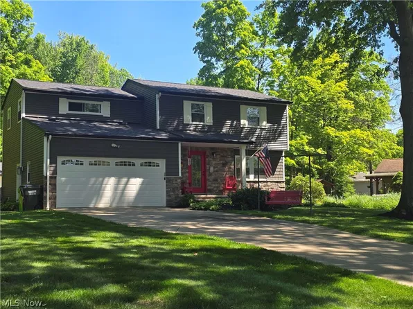 9443 Ledge Acres Rd, Macedonia, OH 44056