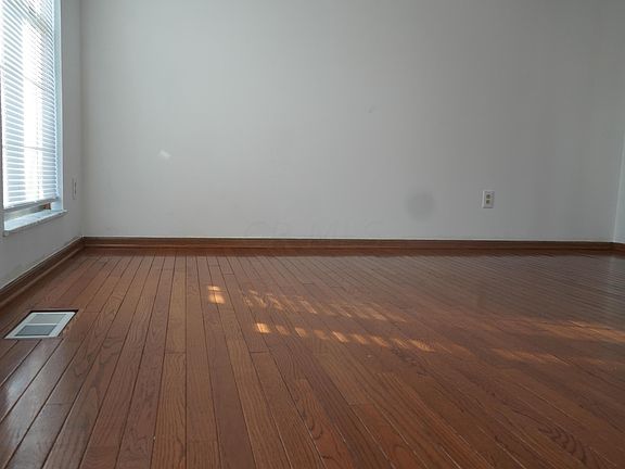 4th image of 821 Tricolor Dr