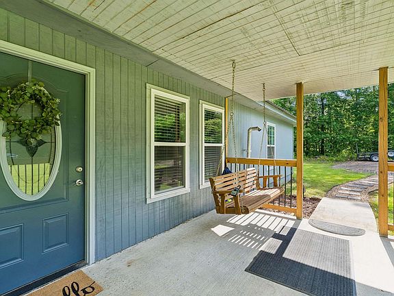 3rd image of 83 Fairoak Rd