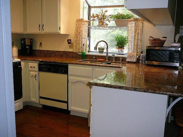 2nd image of 4045 Saint Nicholas Ave