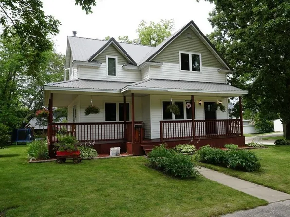 301 S Joslin St, Charles City, IA 50616