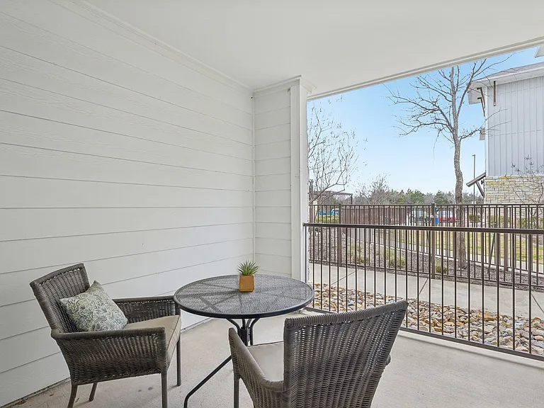 Luxia Rockwall Downes — Photo 23