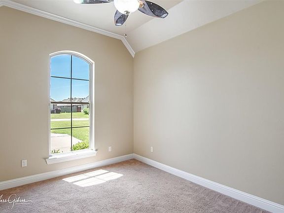 4th image of 3921 Le Brooke Ln