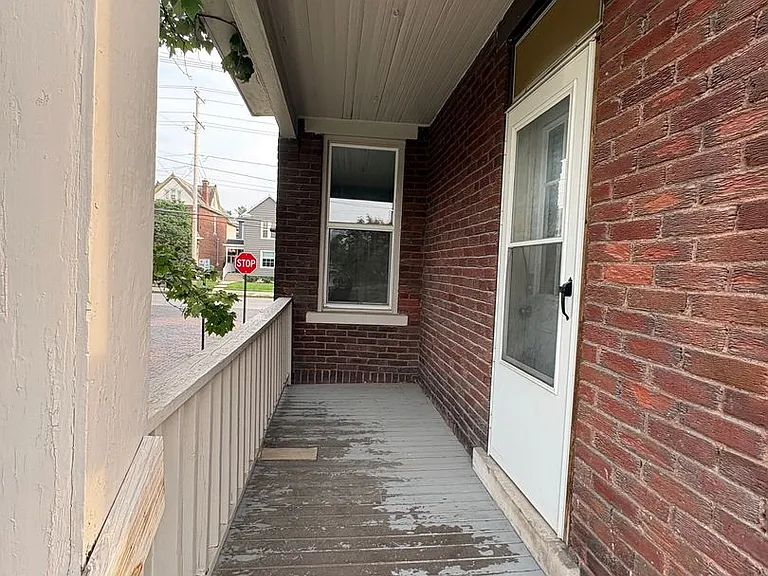 390 E Whittier St — Photo 20