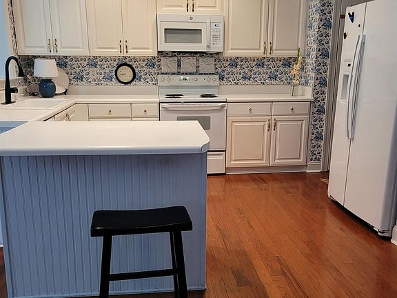 3rd image of 205 N Antigo Ct
