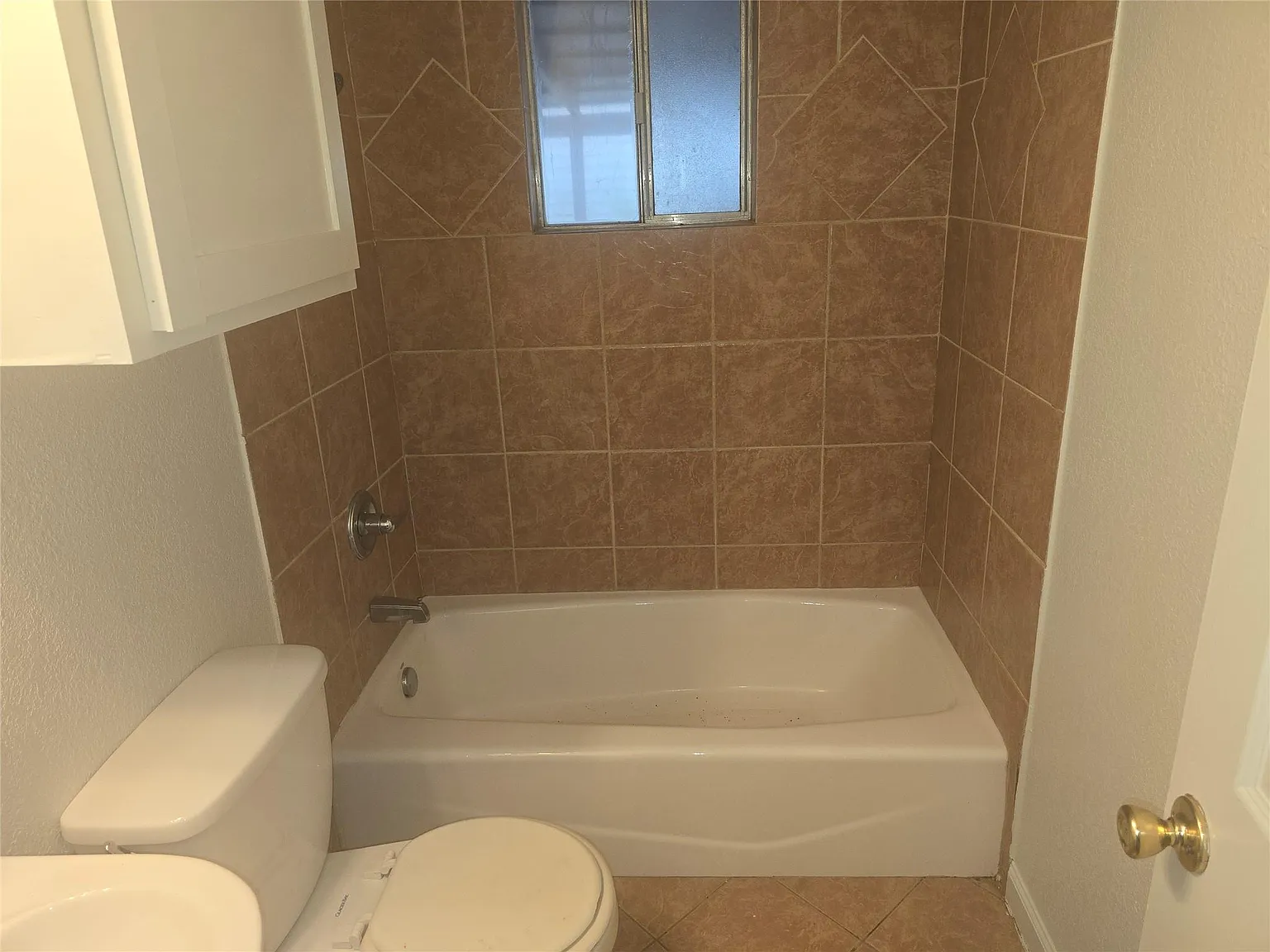 3 bed, 2.0 bath, 1104 sqft, $1,725 — Photo 4