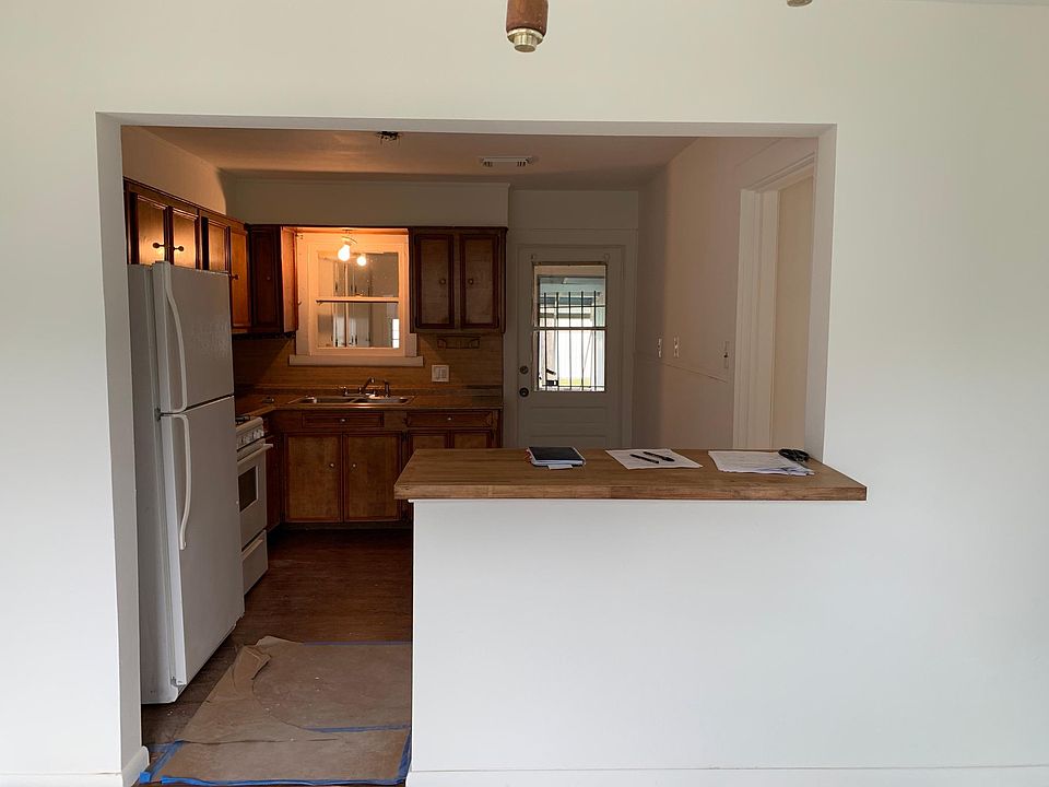 2nd image of 3912 Chapman St