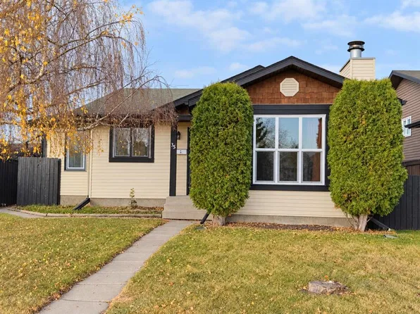35 E Cowan Close, Red Deer, AB T4P 2X2