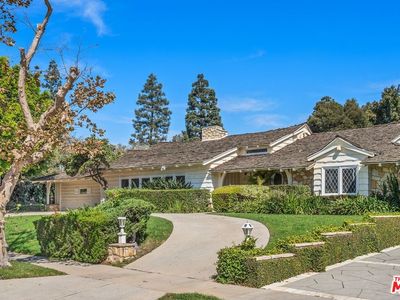 160 N Hudson Ave, Los Angeles, CA, 90004