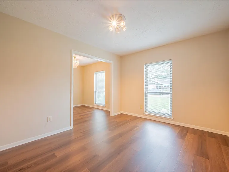 9202 Benning Dr — Photo 7
