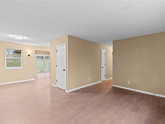 5th image of 5508 NW Meadowvale Dr