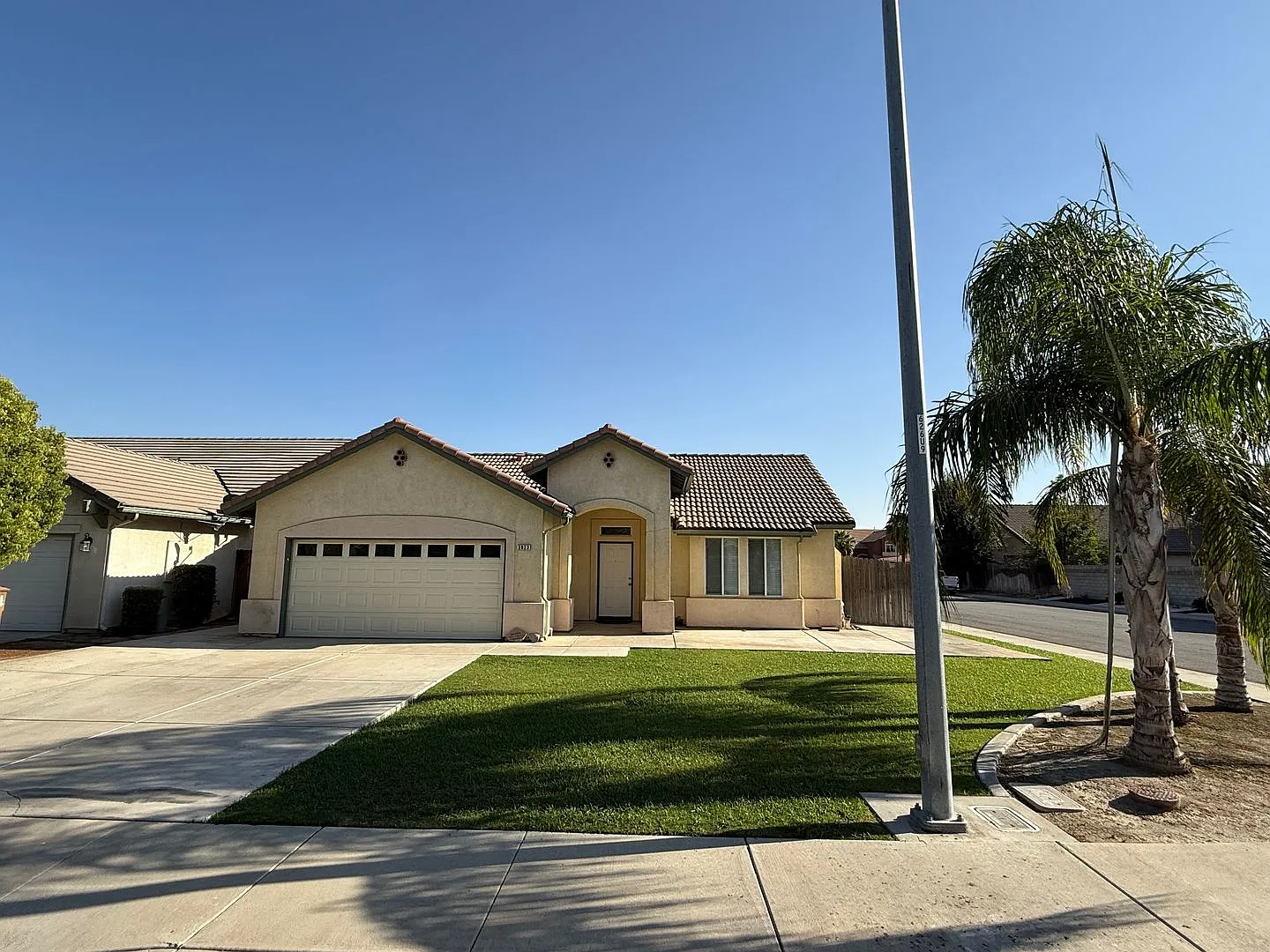 Beautiful 3-Bedroom Home in Southwest Bakersfield — Photo 2