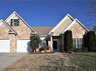 5716 Kirkwynd Commons Dr, Charlotte, NC 28278