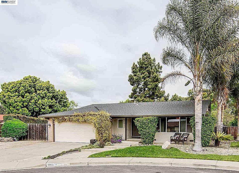 2nd image of 36042 Caxton Pl