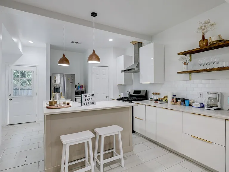 4801 Avenue H — Photo 14
