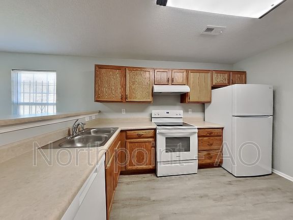 5th image of 4236 Woodland Ave