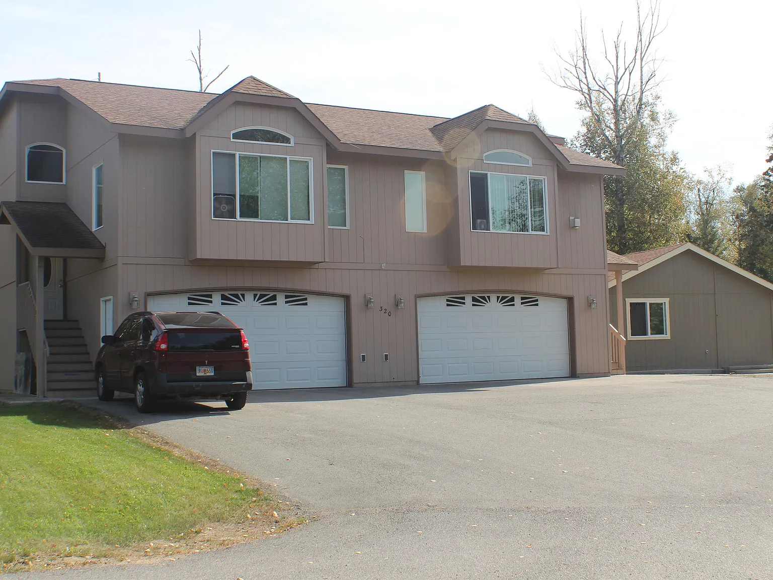 320 East Victor Circle - B — Photo 1