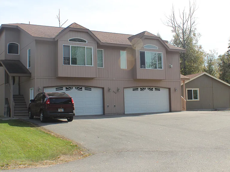 320 E Victor Cir #B — Photo 1