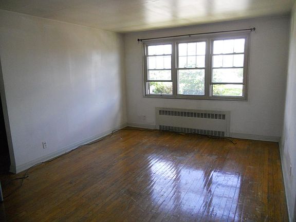 2nd image of 2730 Elmwood Ave APT 3