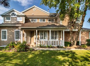 247 Woodstone Cir, Buffalo Grove, IL