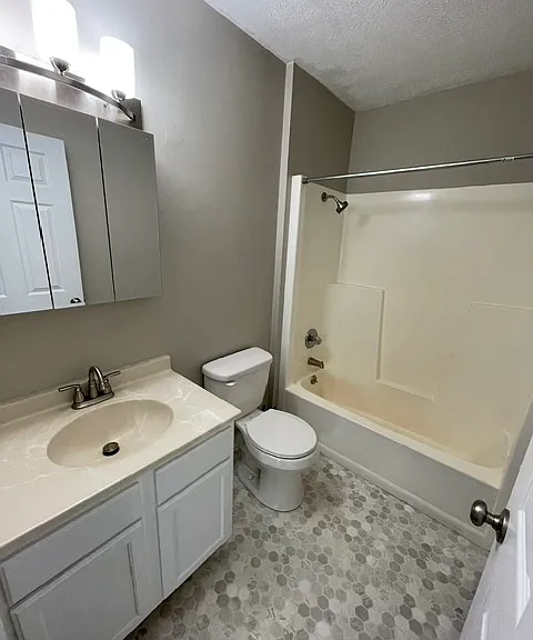 517 Hawley St #6 — Photo 9