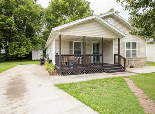 2824 W Scott St, Springfield, MO 65802