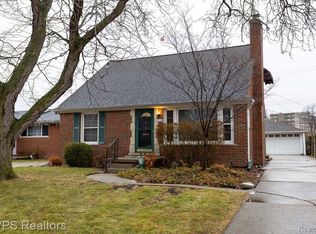 20946 Littlestone Rd, Harper Woods, MI 48225