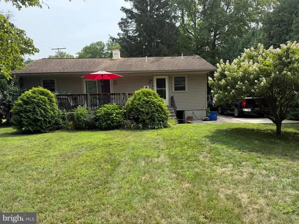 5 Wood Ln, Reading, PA 19606
