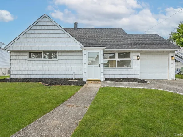 2231 Stewart Ave, Westbury, NY 11590