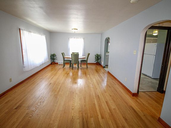 3rd image of 506 Western Ave