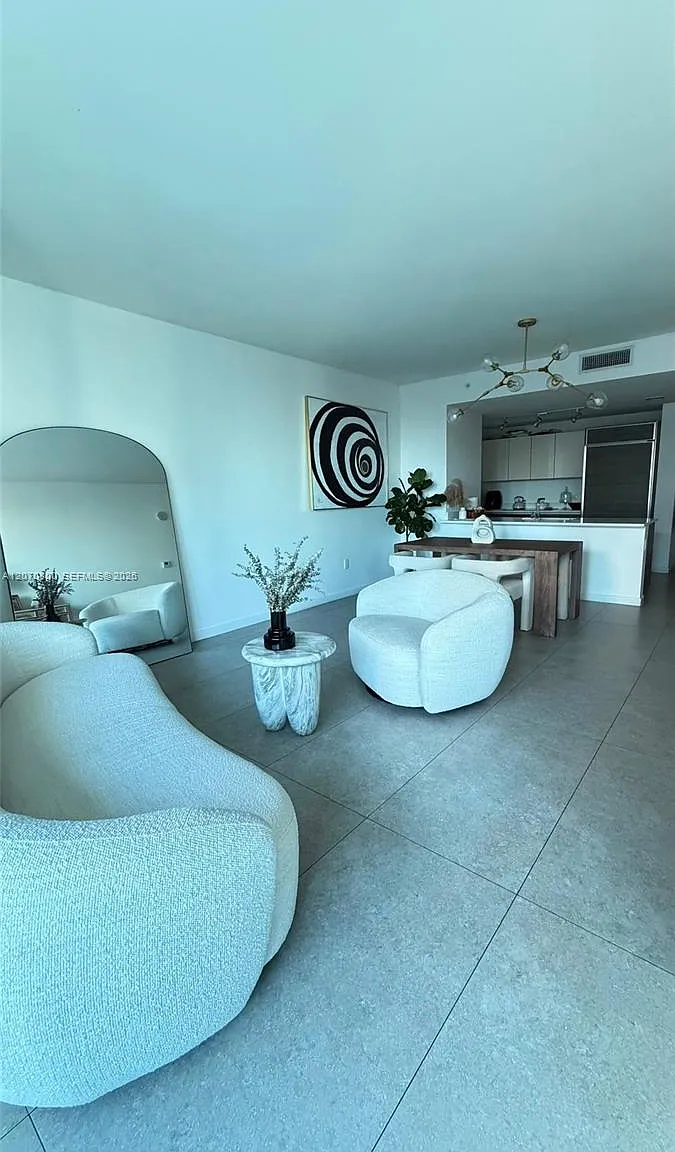 1100 Millecento Residence — Photo 4