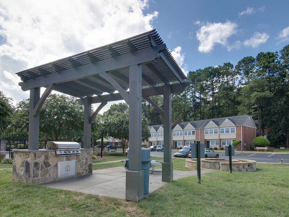 Aurora Barbecue Area