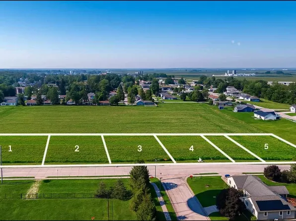 1302 E Adams St, Washington, IA 52353