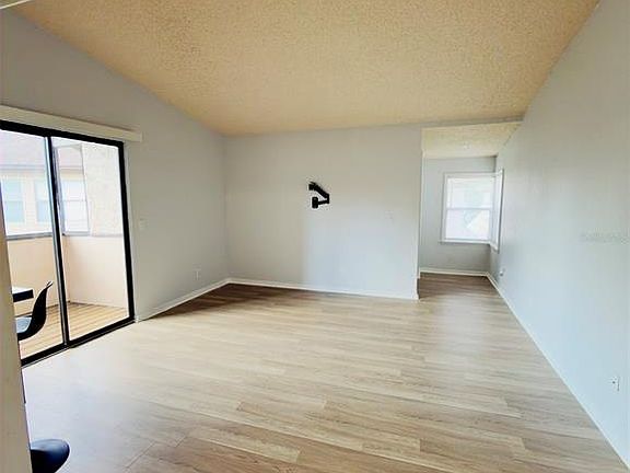 5th image of 3019 ANTIQUE OAKS CIRCLE #124
