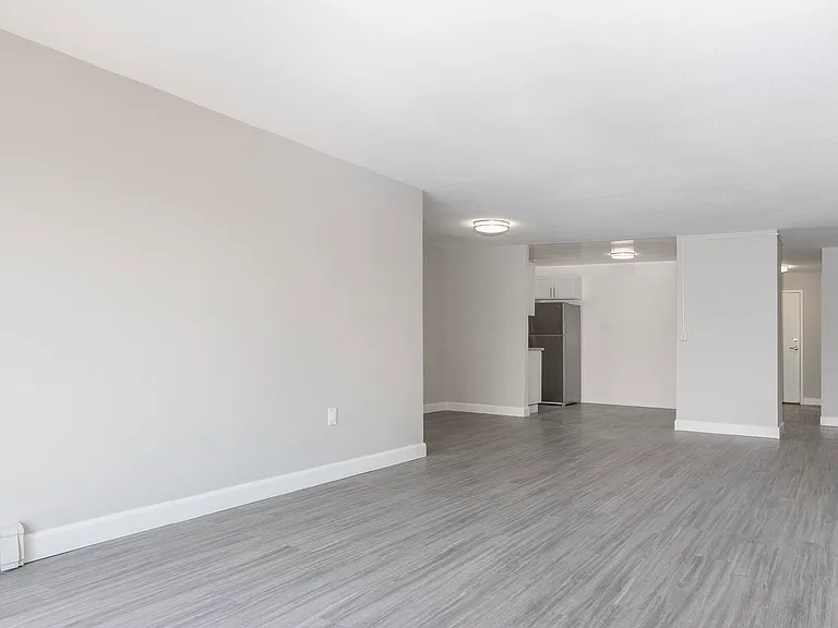 325 Willowdale Cres — Photo 14