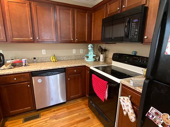 Kitchen - Appliances are provided