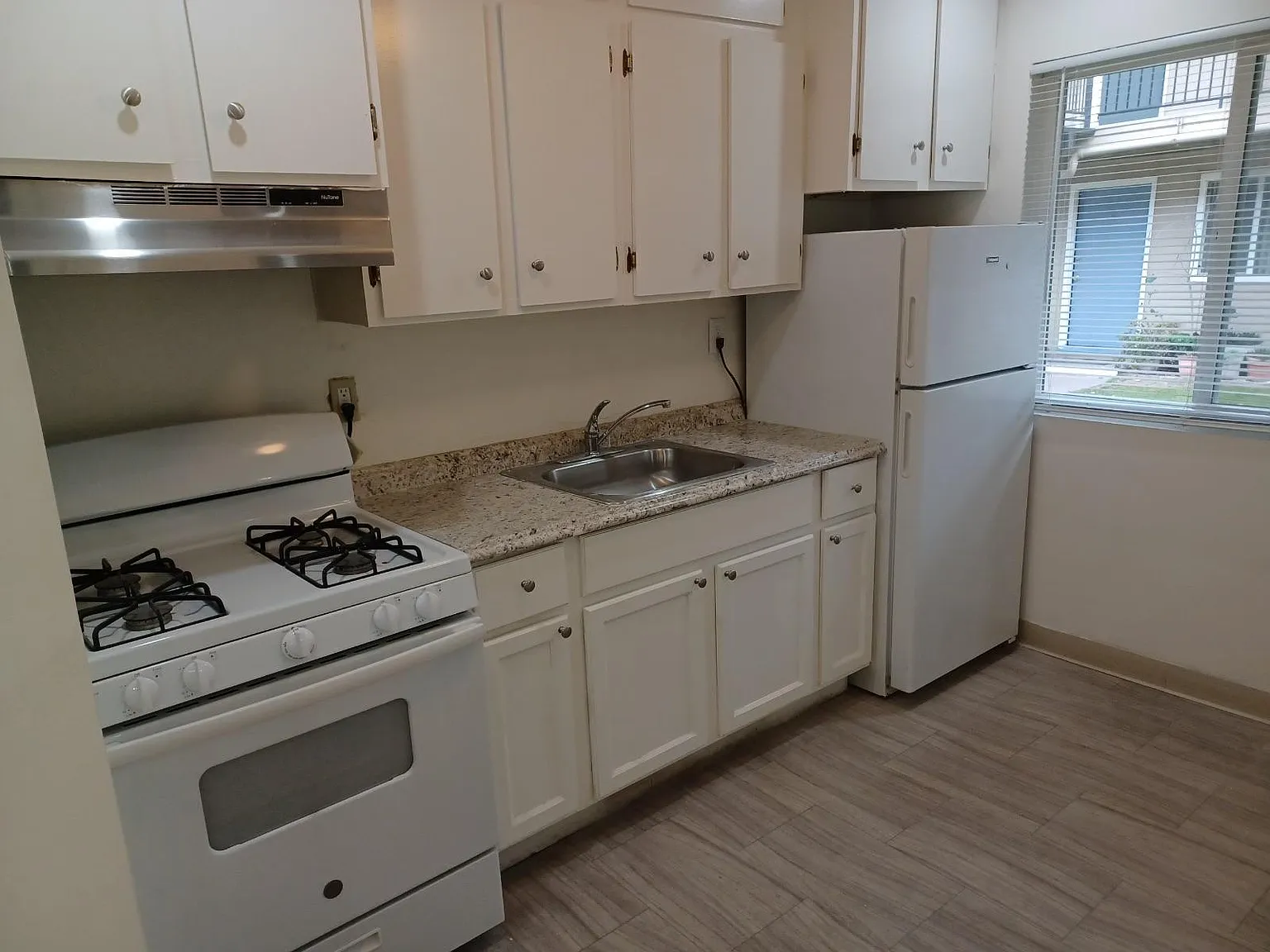 2 bed, 700 sqft, $1,700 — Photo 4
