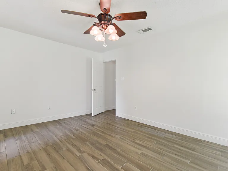 111 Winchester Dr — Photo 11