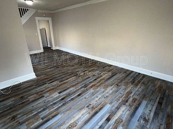 3rd image of 3249 N Kenwood Ave