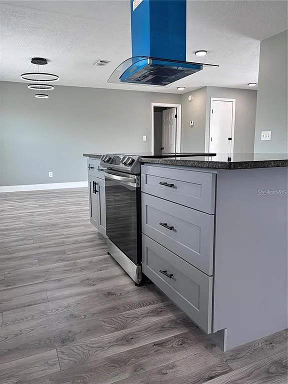 4 bed, 2.0 bath, 1765 sqft, $2,600 — Photo 4