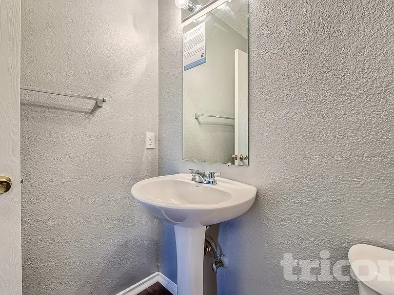 3040 Clemente Dr — Photo 12