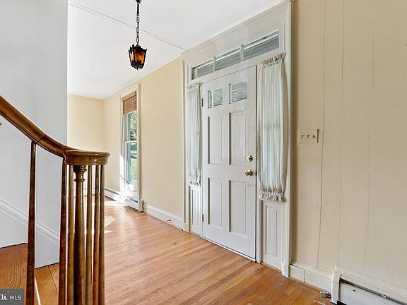 5th image of 14917 Falls Rd